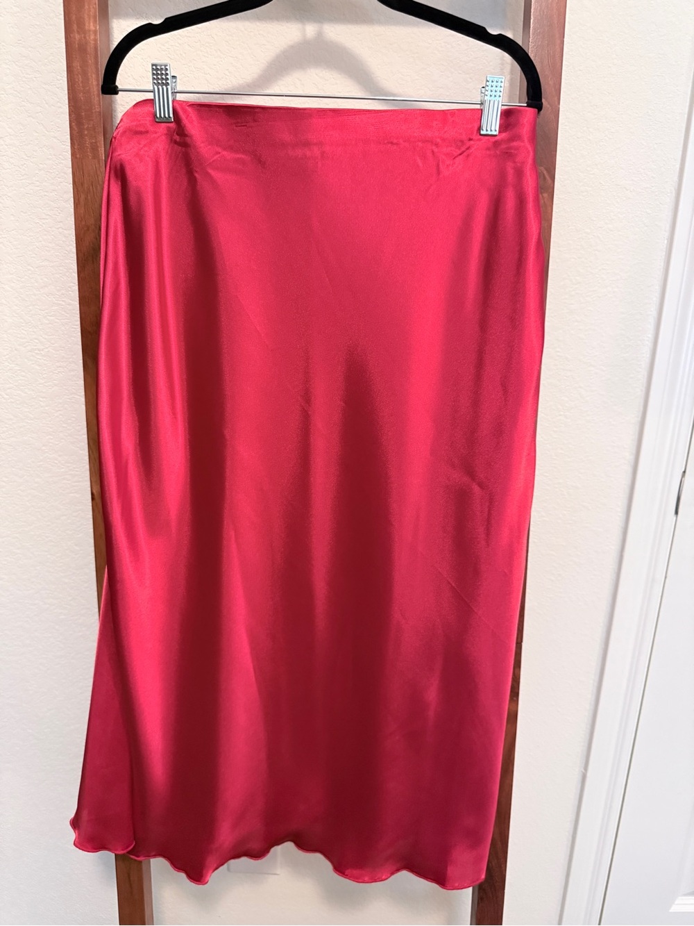 Nicole Miller Satin Slip Skirt in Vibrant Red Size Large NWOT